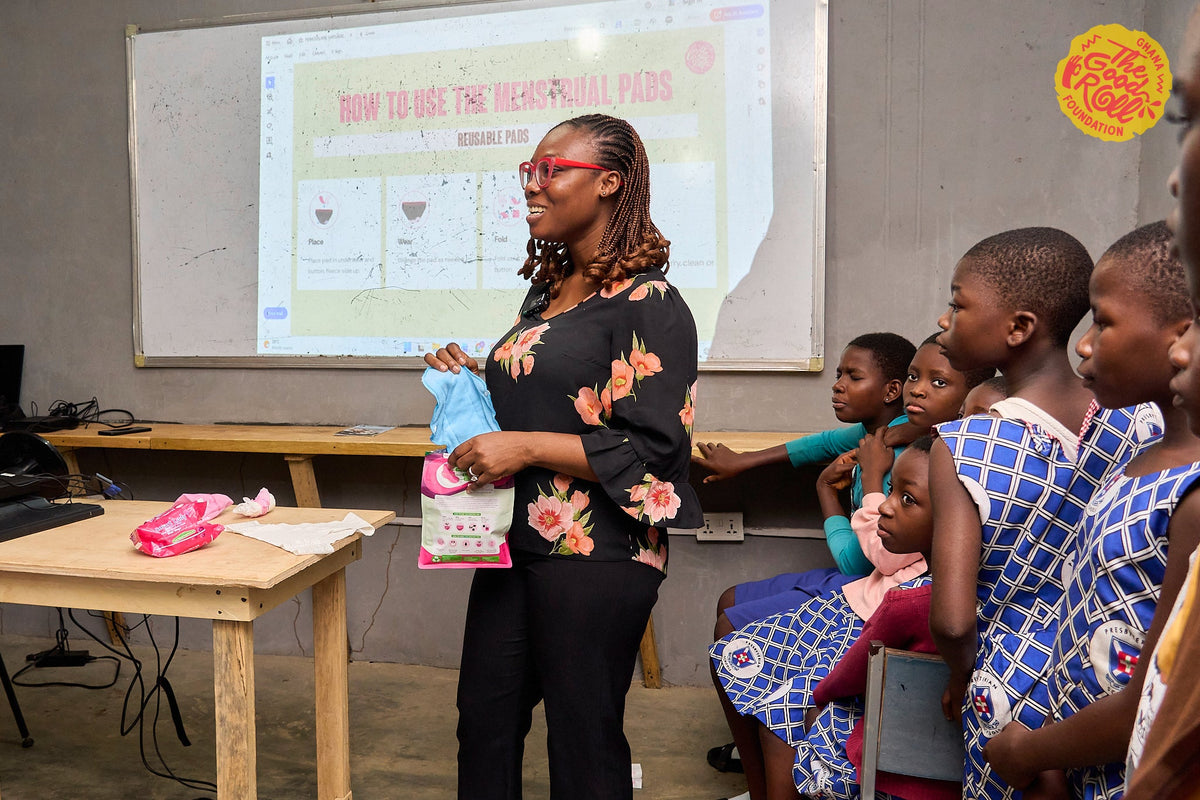 Period Power in Ghana: The Good Roll Foundation maakt Impact op 10 Scholen