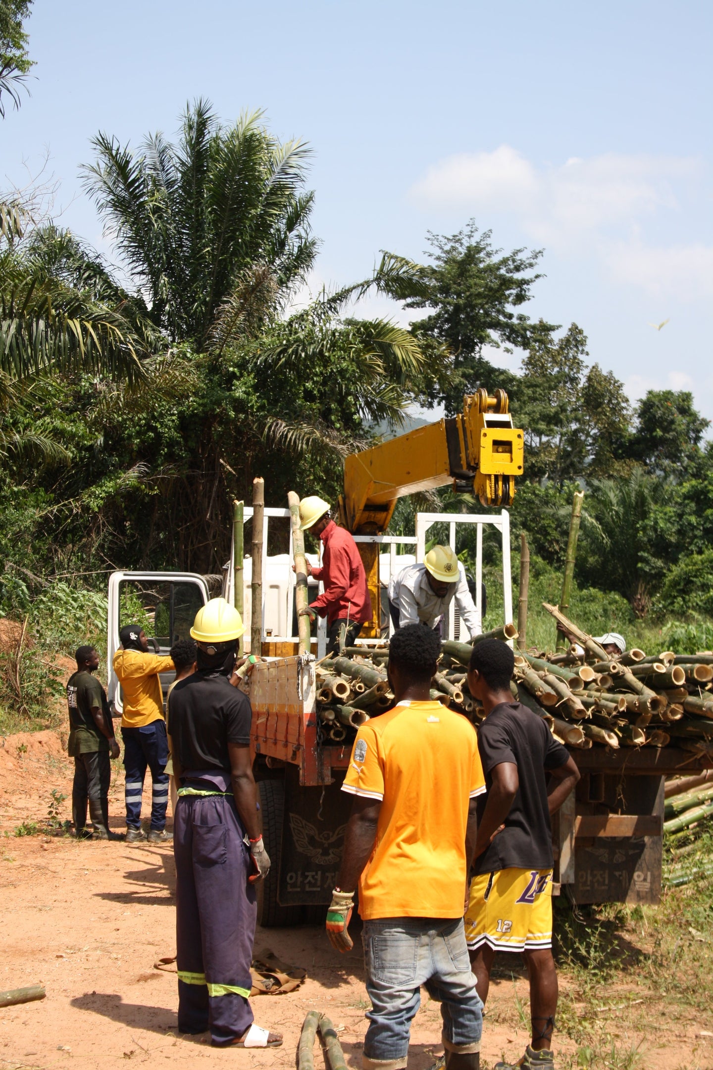 Van bamboe tot je bips: Zo werkt onze fabriek in Ghana